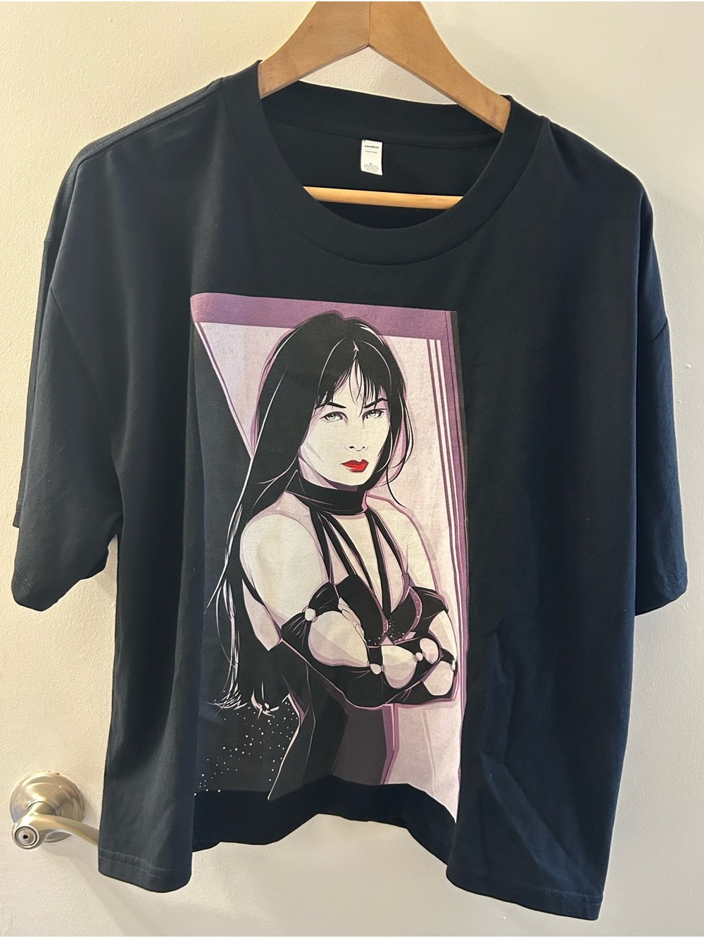 Black Graphic Women’s Tee with Pink-Accent Illustration
